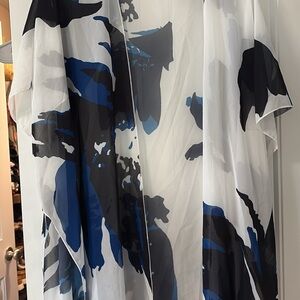 Chic Black and Blue Floral Kimono